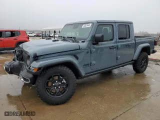 2024 Jeep Gladiator Willys with VIN 1C6HJTAG4RL133988, listed as a Copart auction lot 43078465 with 3,452 mi miles and Salvage Title. Bid and sale history available at carsss.com. Image 1.