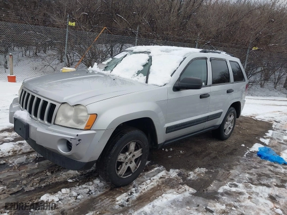 2006 Jeep Grand Cherokee Laredo with VIN 1J4GR48K86C315017, listed as a IAAI auction lot 41573109 with 224,127 mi miles. Bid and sale history available at carsss.com. Image 2.