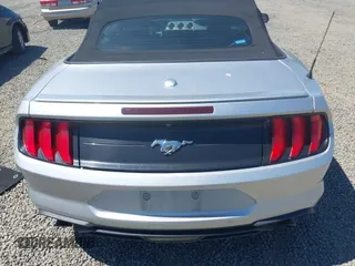 2018 Ford Mustang EcoBoost Premium z VIN 1FATP8UH9J5110286, wystawiony jako IAAI lot #42632454 z przebiegiem 60 355 mil mil oraz . Historia ofert i sprzedaży dostępna na DreamBid. Obrazek 16.