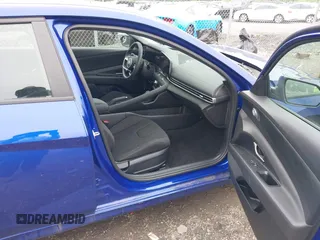 2024 Hyundai Elantra SEL z VIN KMHLM4DG2RU749447, wystawiony jako IAAI lot #42603791 z przebiegiem 9 904 mil mil oraz . Historia ofert i sprzedaży dostępna na DreamBid. Obrazek 5.