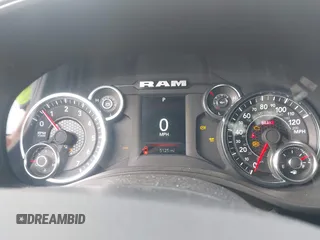 2025 Ram 1500 Big Horn z VIN 1C6RRFFG5SN516145, wystawiony jako IAAI lot #41040685 z przebiegiem 5 125 mil mil oraz . Historia ofert i sprzedaży dostępna na DreamBid. Obrazek 7.