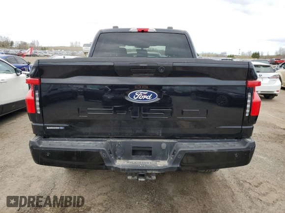 2024 Ford F-150 Lightning XLT z VIN 1FTVW3LK0RWG05326, wystawiony jako Copart lot #55842435 z przebiegiem 23 914 mil mil oraz Czysty tytuł • Clean title. Historia ofert i sprzedaży dostępna na DreamBid. Obrazek 6.