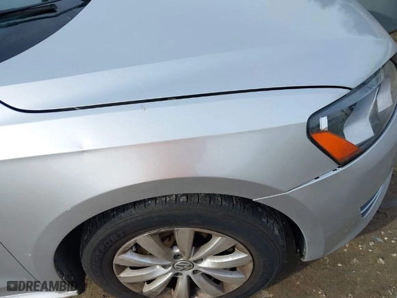 2015 Volkswagen Passat 1.8T S with VIN 1VWAT7A30FC013994, listed as a IAAI auction lot 41509741 with 85,328 mi miles. Bid and sale history available at carsss.com. Image 6.