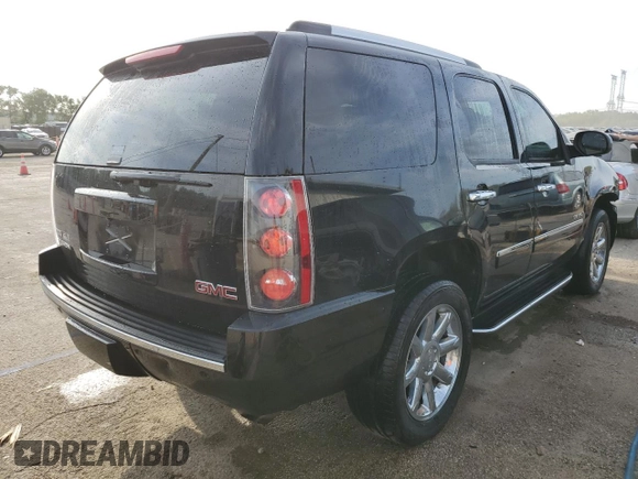 2011 GMC Yukon Denali with VIN 1GKS2EEF1BR327295, listed as a Copart auction lot 71555544 with 212,362 mi miles and Salvage Title. Bid and sale history available at carsss.com. Image 3.