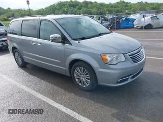 2015 Chrysler Town & Country Touring L z VIN 2C4RC1CG7FR509997, wystawiony jako IAAI lot #42132776 z przebiegiem 167 973 mil mil oraz . Historia ofert i sprzedaży dostępna na DreamBid. Obrazek 1.