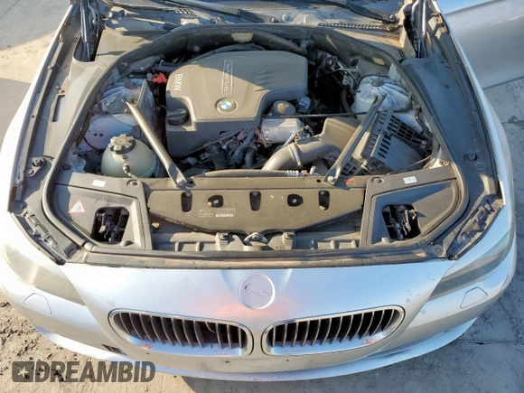 2013 BMW 5 Series 528i xDrive z VIN WBAXH5C53DDW15228, wystawiony jako Copart lot #59057115 z przebiegiem 238 230 mil mil oraz Czysty tytuł • Clean title. Historia ofert i sprzedaży dostępna na DreamBid. Obrazek 11.