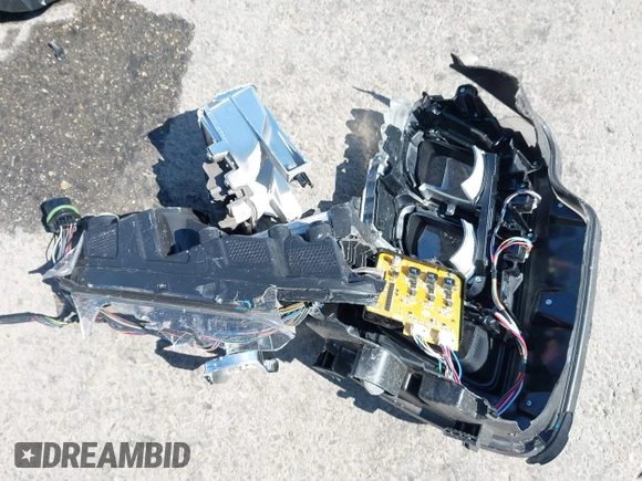 2022 Kia Telluride SX with VIN 5XYP5DHC9NG289323, listed as a IAAI auction lot 41796402 with 50,923 mi miles and . Bid and sale history available at DreamBid. Image 12.