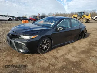 2020 Toyota Camry SE z VIN 4T1M11AK7LU868140, wystawiony jako Copart lot #86810894 z przebiegiem 138 123 mil mil oraz Szkoda całkowita • Salvage title. Historia ofert i sprzedaży dostępna na DreamBid. Obrazek 1.