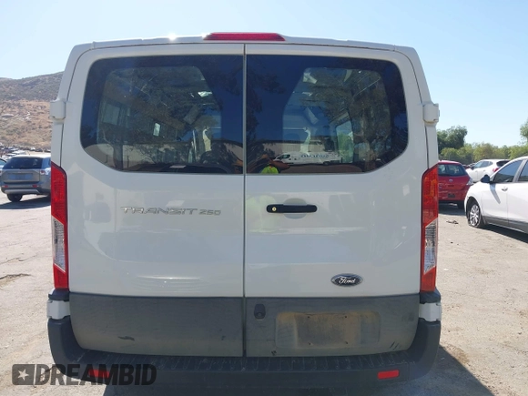 2020 Ford Transit Cargo с VIN 1FTBR1Y86LKB13801, выставлен на аукционе IAAI как лот 42218592 с пробегом 49 415 миль миль и . История ставок и продаж доступна на DreamBid. Изображение 16.