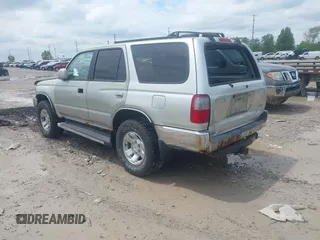 2000 Toyota 4Runner SR5 с VIN JT3HN86R6Y0284548, выставлен на аукционе IAAI как лот 42221806 с пробегом Не указан миль и . История ставок и продаж доступна на DreamBid. Изображение 3.