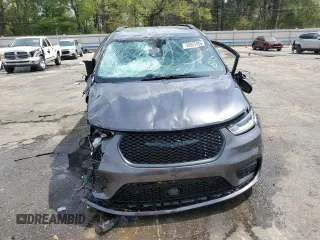 2022 Chrysler Pacifica Touring L with VIN 2C4RC1BG8NR152314, listed as a Copart auction lot 50923955 with 32,893 mi miles and Salvage Title. Bid and sale history available at DreamBid. Image 5.