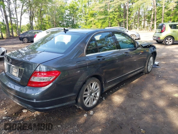 2008 Mercedes-Benz C 300 Sport z VIN WDDGF54X98F082178, wystawiony jako IAAI lot #42269975 z przebiegiem 133 659 mil mil oraz . Historia ofert i sprzedaży dostępna na DreamBid. Obrazek 4.