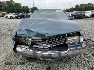 1995 Cadillac Fleetwood z VIN 1G6DW52P0SR714333, wystawiony jako Copart lot #55452654 z przebiegiem 112 198 mil mil oraz Szkody całkowita. Historia ofert i sprzedaży dostępna na DreamBid. Obrazek 5.