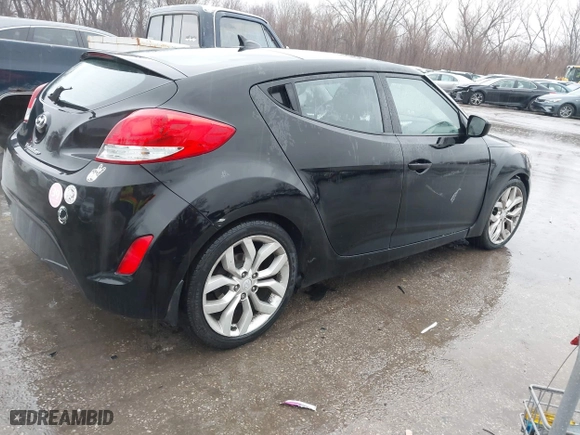 2015 Hyundai Veloster RE:FLEX with VIN KMHTC6AD2FU229849, listed as a IAAI auction lot 41705641 with 170,591 mi miles. Bid and sale history available at carsss.com. Image 4.