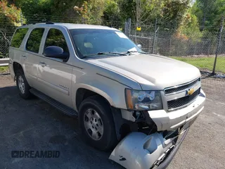 2007 Chevrolet Tahoe LTZ z VIN 1GNFK13077R143921, wystawiony jako IAAI lot #42035801 z przebiegiem 271 177 mil mil oraz . Historia ofert i sprzedaży dostępna na DreamBid. Obrazek 1.