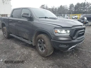 2019 Ram 1500 Sport z VIN 1C6SRFLT0KN715994, wystawiony jako IAAI lot #41855911 z przebiegiem 68 134 mil mil oraz . Historia ofert i sprzedaży dostępna na DreamBid. Obrazek 1.
