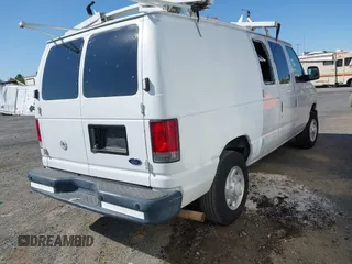 2008 Ford Econoline Cargo Commercial z VIN 1FTNE24L08DB53392, wystawiony jako IAAI lot #42557523 z przebiegiem 138 282 mil mil oraz . Historia ofert i sprzedaży dostępna na DreamBid. Obrazek 4.