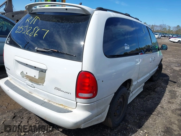 2000 Dodge Caravan Sport with VIN 2B4GP44R7YR677135, listed as a IAAI auction lot 41832043 with Not Provided miles and . Bid and sale history available at carsss.com. Image 4.