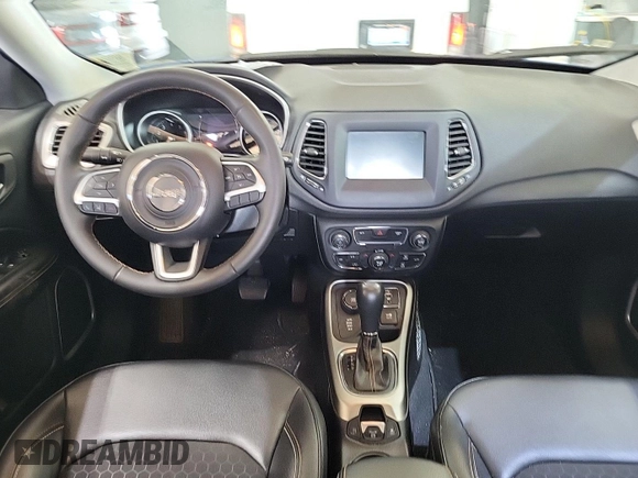 2021 Jeep Compass Latitude z VIN 3C4NJDBB0MT594087, wystawiony jako IAAI lot #42791550 z przebiegiem 78 385 mil mil oraz . Historia ofert i sprzedaży dostępna na DreamBid. Obrazek 8.