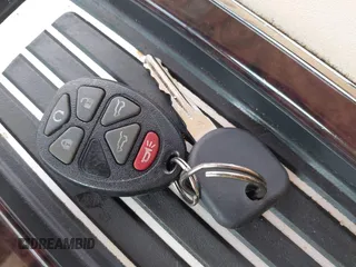 2007 Cadillac Escalade z VIN 1GYEC63877R303276, wystawiony jako IAAI lot #42230368 z przebiegiem 124 303 mil mil oraz . Historia ofert i sprzedaży dostępna na DreamBid. Obrazek 11.
