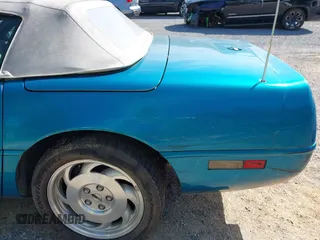 1993 Chevrolet Corvette z VIN 1G1YY33P4P5115339, wystawiony jako IAAI lot #42282352 z przebiegiem 90 578 mil mil oraz . Historia ofert i sprzedaży dostępna na DreamBid. Obrazek 20.