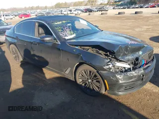 2020 BMW 5 Series 530i xDrive z VIN WBAJR7C05LCD13093, wystawiony jako IAAI lot #41742862 z przebiegiem 87 299 mil mil oraz . Historia ofert i sprzedaży dostępna na DreamBid. Obrazek 1.