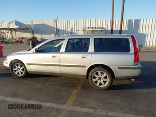 2004 Volvo V70 with VIN YV1SW59V642361434, listed as a IAAI auction lot 40801585 with 119,419 mi miles. Bid and sale history available at carsss.com. Image 14.