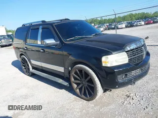 2007 Lincoln Navigator z VIN 5LMFU27587LJ17970, wystawiony jako IAAI lot #42248015 z przebiegiem 219 147 mil mil oraz . Historia ofert i sprzedaży dostępna na DreamBid. Obrazek 1.