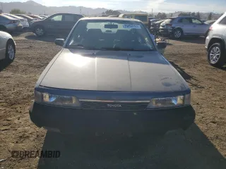 1989 Toyota Camry z VIN JT2SV21E8K0314703, wystawiony jako Copart lot #76053194 z przebiegiem 124 873 mil mil oraz Nie do naprawy • Non repairable. Historia ofert i sprzedaży dostępna na DreamBid. Obrazek 5.