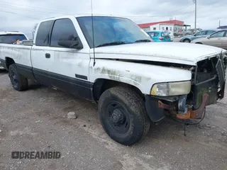 1996 Dodge Ram 2500 with VIN 3B7KC23CXTM147915, listed as a IAAI auction lot 41236310 with 211,518 mi miles. Bid and sale history available at carsss.com. Image 1.