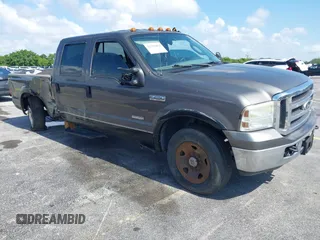 2005 Ford F-250 XL z VIN 1FTSW21P05EA15266, wystawiony jako IAAI lot #42356854 z przebiegiem 248 237 mil mil oraz . Historia ofert i sprzedaży dostępna na DreamBid. Obrazek 1.