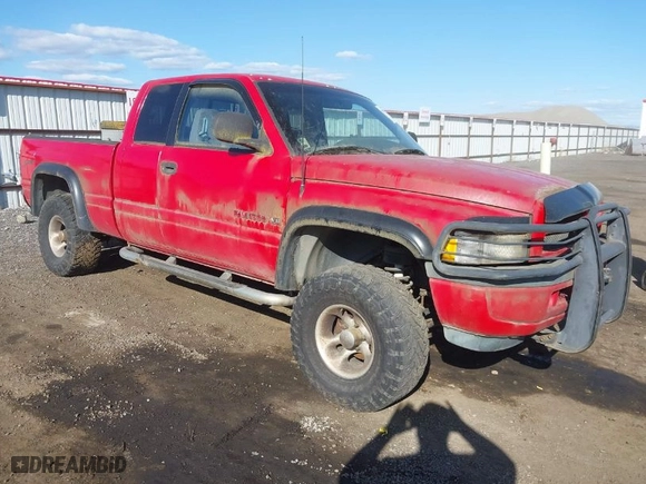 1998 Dodge Ram 1500 with VIN 3B7HF13Z0WG136974, listed as a IAAI auction lot 41949014 with 206,922 mi miles. Bid and sale history available at carsss.com. Image 1.