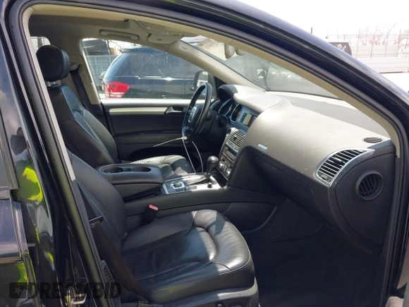 2008 Audi Q7 3.6L with VIN WA1AY74L28D045529, listed as a IAAI auction lot 42109500 with 211,333 mi miles. Bid and sale history available at carsss.com. Image 5.