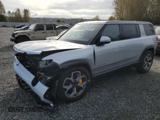2023 Rivian R1S Adventure z VIN 7PDSGABAXPN019516, wystawiony jako Copart lot #73248104 z przebiegiem 11 525 mil mil oraz Szkody całkowita. Historia ofert i sprzedaży dostępna na DreamBid. Obrazek 1.
