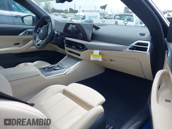 2025 BMW 4 Series 430i z VIN WBA33DB08SCU35159, wystawiony jako IAAI lot #42019631 z przebiegiem 895 mil mil oraz . Historia ofert i sprzedaży dostępna na DreamBid. Obrazek 5.