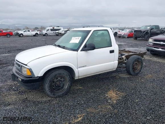 1997 Isuzu Hombre S with VIN 1GGCS1447V8651210, listed as a IAAI auction lot 41778038 with 410,337 mi miles. Bid and sale history available at carsss.com. Image 2.