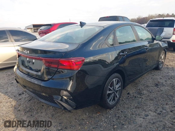 2024 Kia Forte LXS z VIN 3KPF24AD7RE799390, wystawiony jako IAAI lot #41856786 z przebiegiem 24 804 mil mil oraz . Historia ofert i sprzedaży dostępna na DreamBid. Obrazek 4.