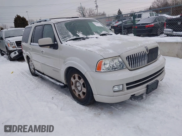 2006 Lincoln Navigator Luxury with VIN 5LMFU285X6LJ28062, listed as a IAAI auction lot 41288717 with 178,371 mi miles. Bid and sale history available at carsss.com. Image 1.