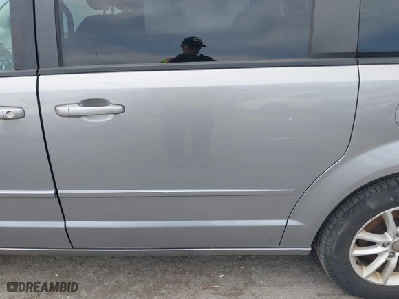 2015 Dodge Grand Caravan SXT with VIN 2C4RDGCG9FR733269, listed as a IAAI auction lot 41901569 with NaN miles. Bid and sale history available at carsss.com. Image 13.