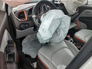 2015 Jeep Renegade Limited с VIN ZACCJADT0FPB57319, выставлен на аукционе Copart как лот 58262505 с пробегом Не указан миль и Списание • Salvage title. История ставок и продаж доступна на DreamBid. Изображение 8.