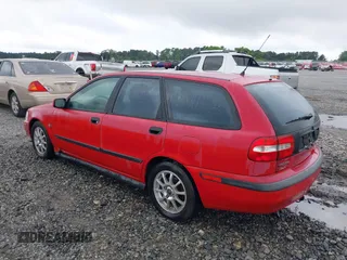 2001 Volvo V40 с VIN YV1VW295X1F632284, выставлен на аукционе IAAI как лот 42426338 с пробегом 161 048 миль миль и . История ставок и продаж доступна на DreamBid. Изображение 3.