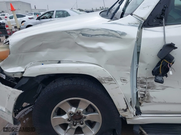 2011 Toyota 4Runner SR5 with VIN JTEZU5JR7B5014100, listed as a IAAI auction lot 41769637 with 215,474 mi miles. Bid and sale history available at carsss.com. Image 17.