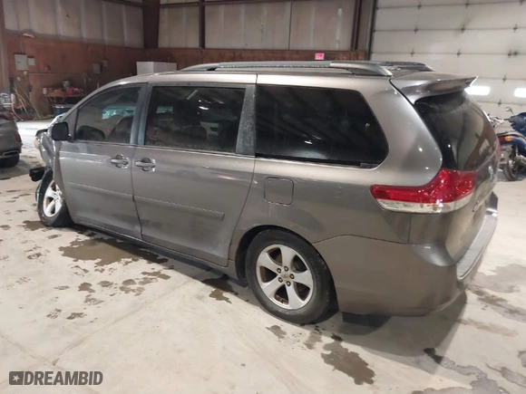 2011 Toyota Sienna LE AAS with VIN 5TDKK3DC0BS174711, listed as a IAAI auction lot 41340674 with 114,128 mi miles. Bid and sale history available at carsss.com. Image 3.