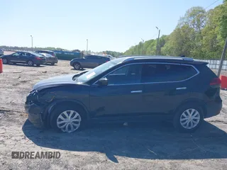 2017 Nissan Rogue S z VIN KNMAT2MT2HP535717, wystawiony jako IAAI lot #41992000 z przebiegiem 148 351 mil mil oraz . Historia ofert i sprzedaży dostępna na DreamBid. Obrazek 15.