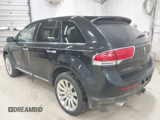 2014 Lincoln MKX with VIN 2LMDJ8JK4EBL16245, listed as a IAAI auction lot 42137824 with 184,479 mi miles. Bid and sale history available at carsss.com. Image 3.