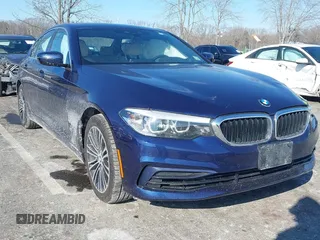 2020 BMW 5 Series 530i xDrive z VIN WBAJR7C06LWW67989, wystawiony jako IAAI lot #41412589 z przebiegiem 47 701 mil mil oraz . Historia ofert i sprzedaży dostępna na DreamBid. Obrazek 1.