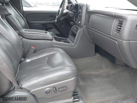 2005 Chevrolet Silverado 1500 LS with VIN 2GCEK13T551184097, listed as a IAAI auction lot 41598653 with 218,461 mi miles. Bid and sale history available at carsss.com. Image 5.