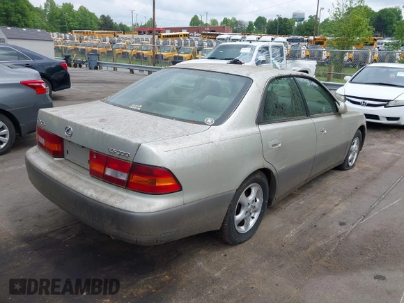 1998 Lexus ES 300 Luxury Sport Sdn with VIN JT8BF28G2W5023651, listed as a IAAI auction lot 42106837 with 245,107 mi miles. Bid and sale history available at carsss.com. Image 4.
