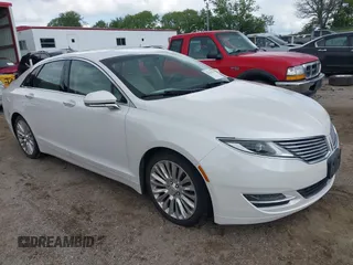 2016 Lincoln MKZ z VIN 3LN6L2J91GR620212, wystawiony jako IAAI lot #42339396 z przebiegiem 90 195 mil mil oraz . Historia ofert i sprzedaży dostępna na DreamBid. Obrazek 1.