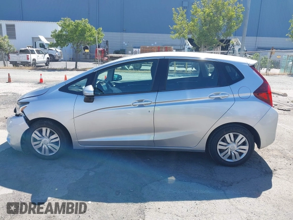 2015 Honda Fit LX z VIN 3HGGK5H51FM750102, wystawiony jako IAAI lot #42278830 z przebiegiem 121 855 mil mil oraz . Historia ofert i sprzedaży dostępna na DreamBid. Obrazek 14.